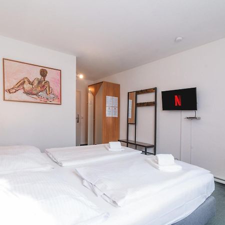 Hotel Cafe Galerie - Smart Tv - Free Parking Garbsen Exterior photo