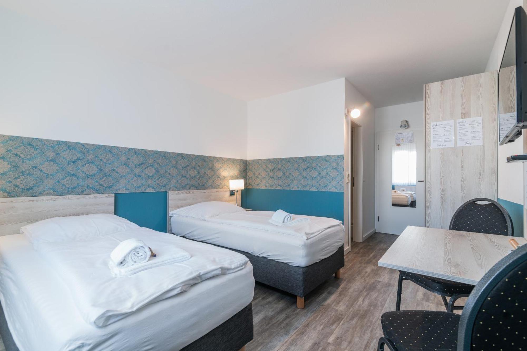 Hotel Cafe Galerie - Smart Tv - Free Parking Garbsen Exterior photo