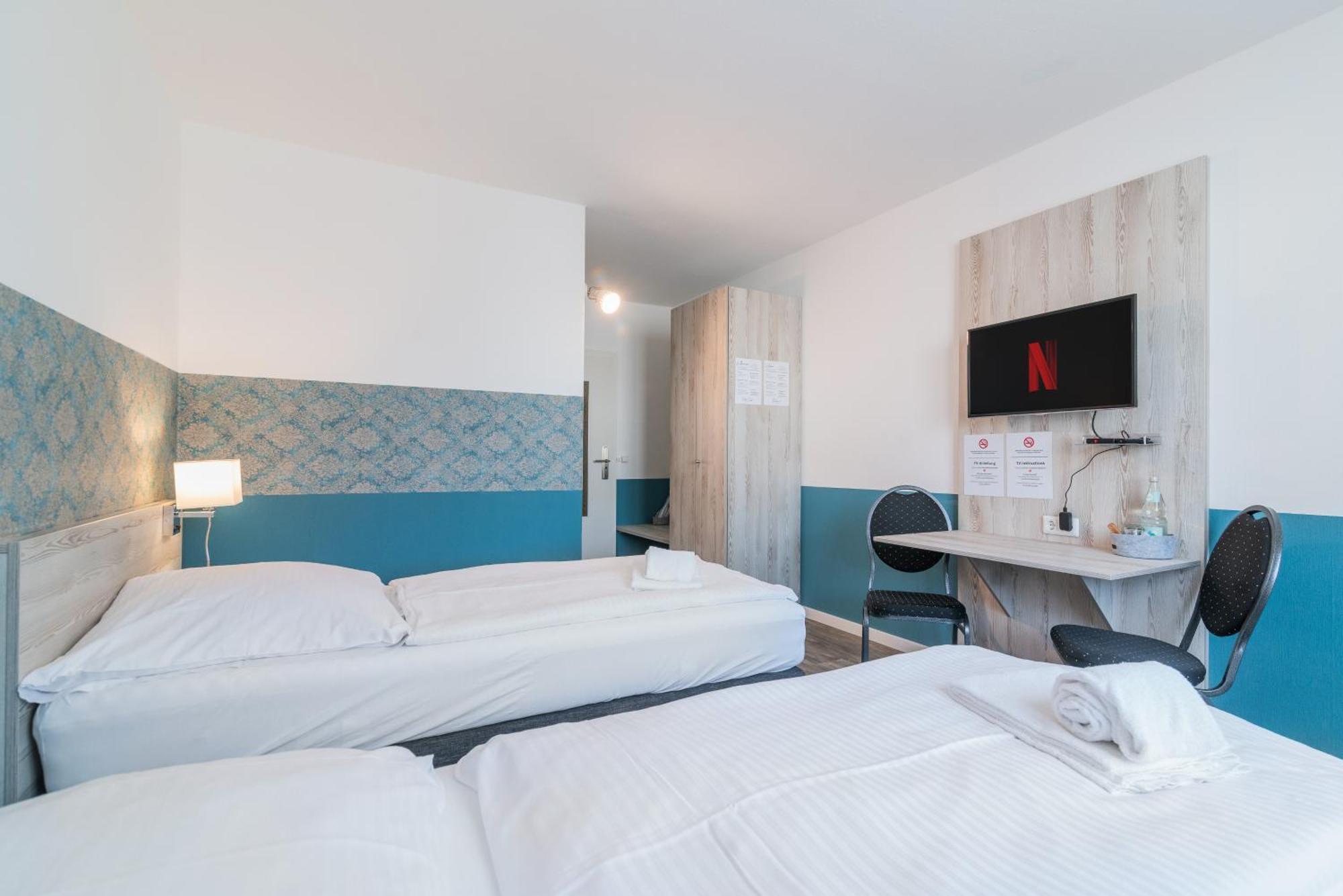 Hotel Cafe Galerie - Smart Tv - Free Parking Garbsen Exterior photo