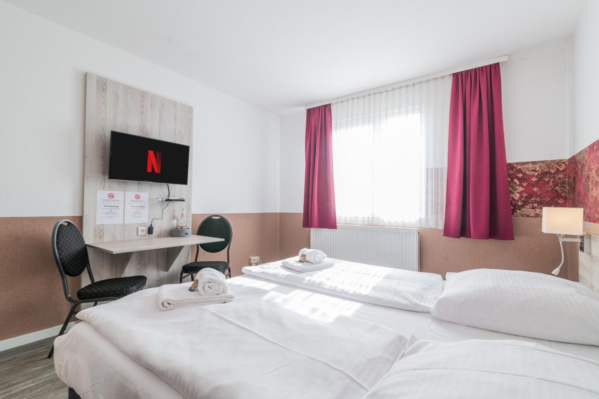 Hotel Cafe Galerie - Smart Tv - Free Parking Garbsen Exterior photo
