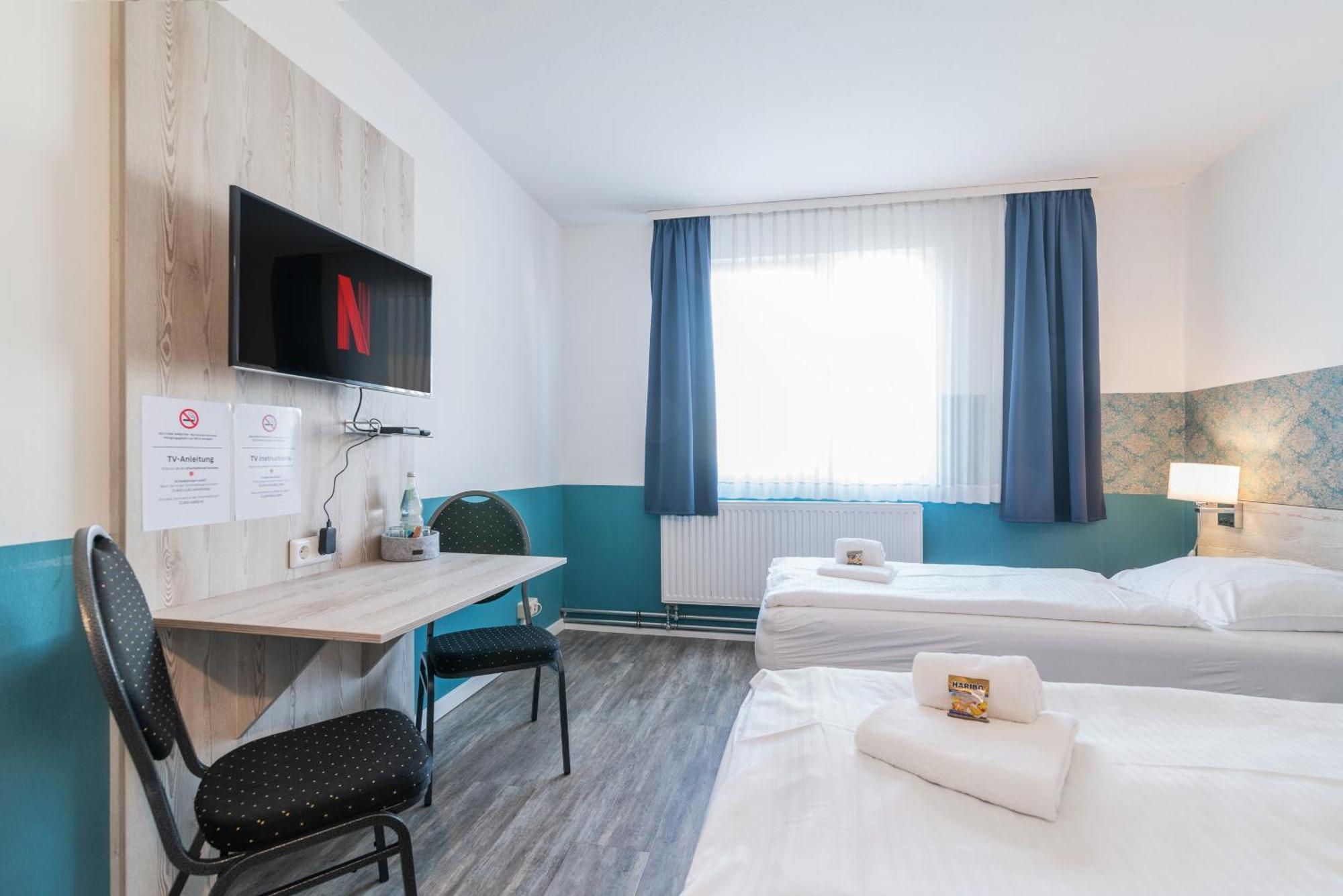 Hotel Cafe Galerie - Smart Tv - Free Parking Garbsen Exterior photo