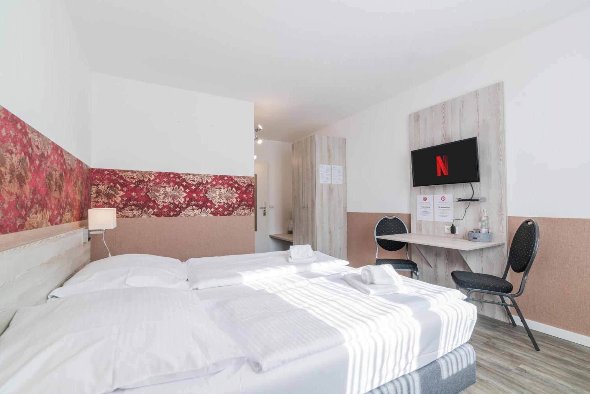 Hotel Cafe Galerie - Smart Tv - Free Parking Garbsen Exterior photo
